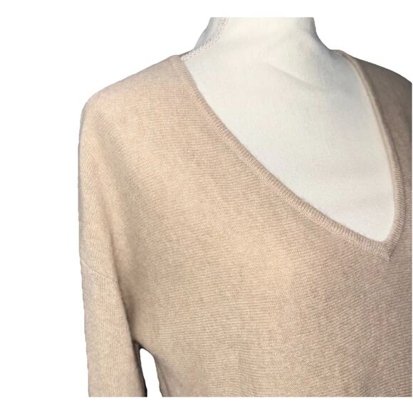 White + Warren LG 100% Cashmere Sweater Beige Cream V Neck Minimalist Luxury - Picture 2 of 7